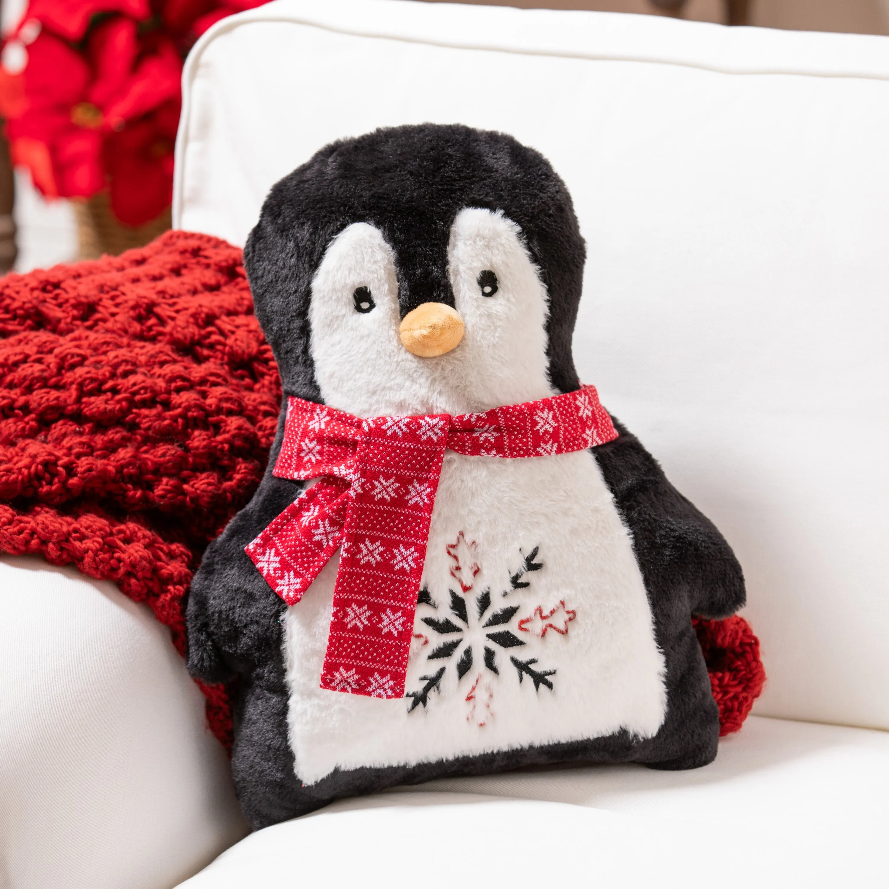 18" Shaped Pillow, Penguin,4sp40001